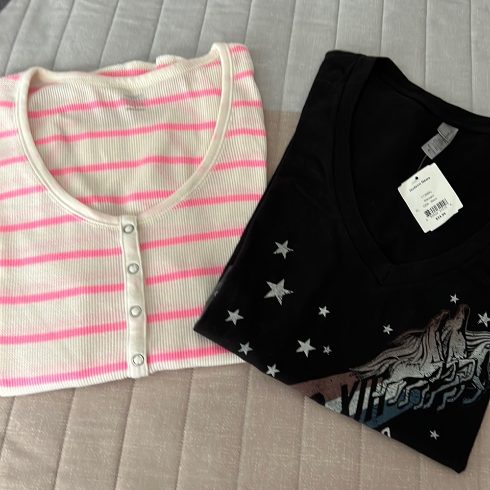 (Next Level Apparel) New Bundles 2 Ladies T-shirts size XL